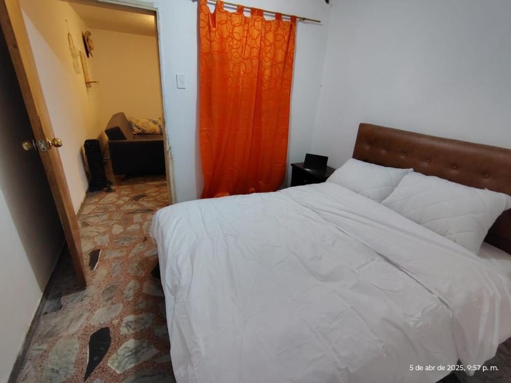 Habitación en casa particular Viajeros Cerca Del Aeropuerto *